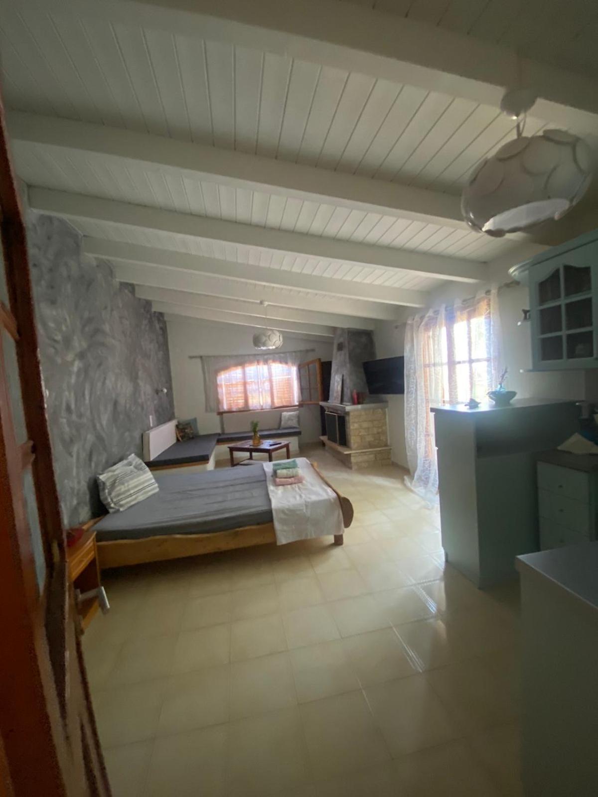 Cottage House With Incredible View Trápeza Buitenkant foto